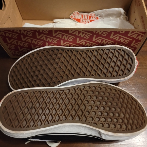 Vans, youth size 7, black/white - Picture 3 of 4